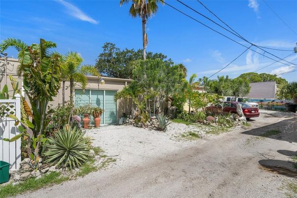Detached Garage, Exterior