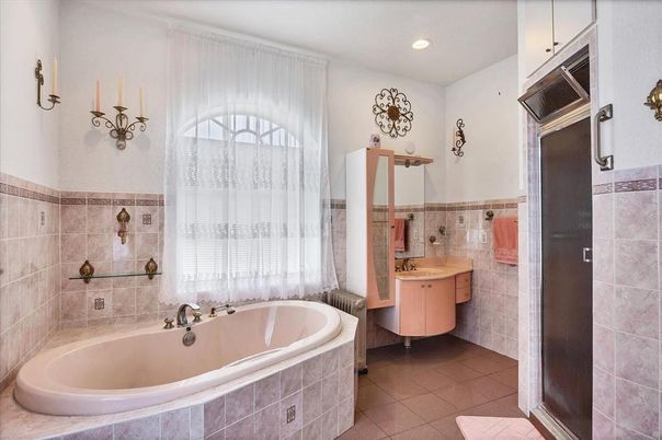 Bathroom, Interior, Recessed Lighting