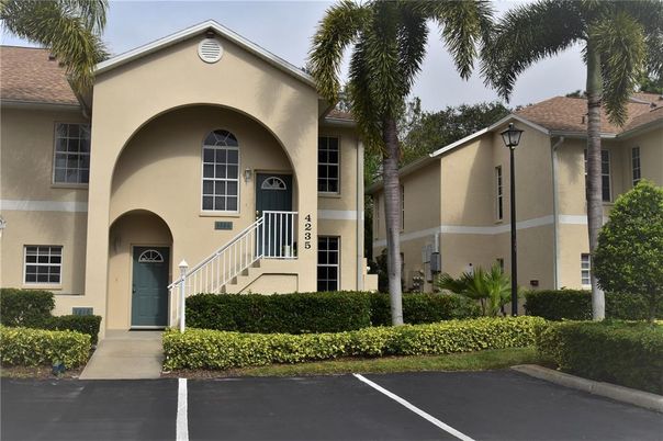 Exterior, Facade, Spanish Mediterranean