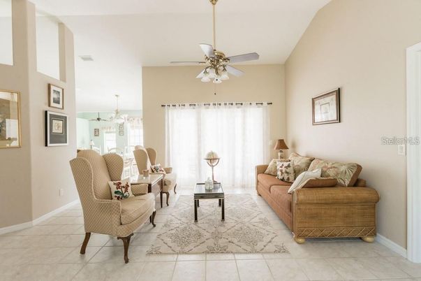 Chandelier, Dining room, Interior, Living room