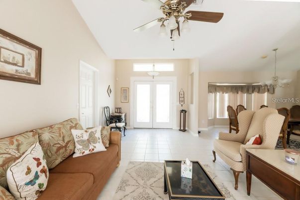 Dining room, Interior, Living room, Pendant Lights