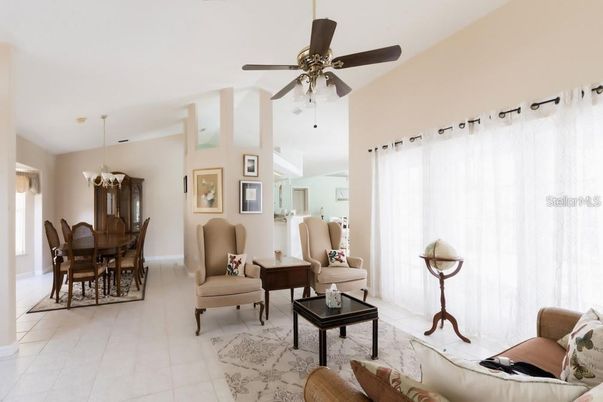 Chandelier, Dining room, Interior, Living room