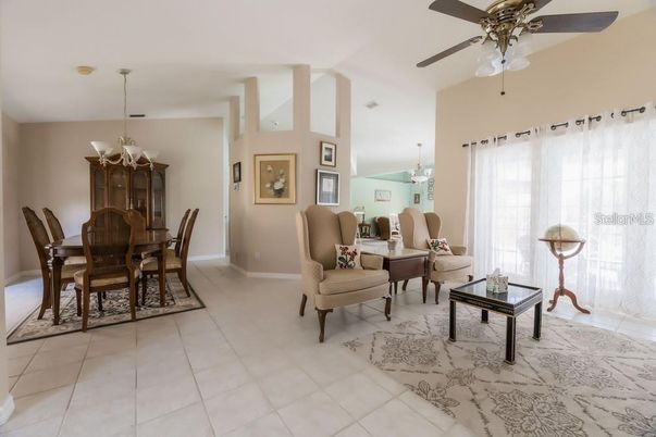 Chandelier, Dining room, Interior, Living room, Pendant Lights