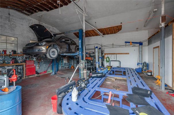 Garage, Interior