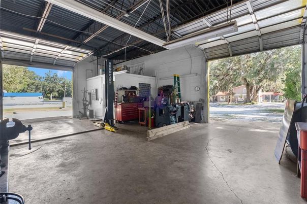Garage, Interior
