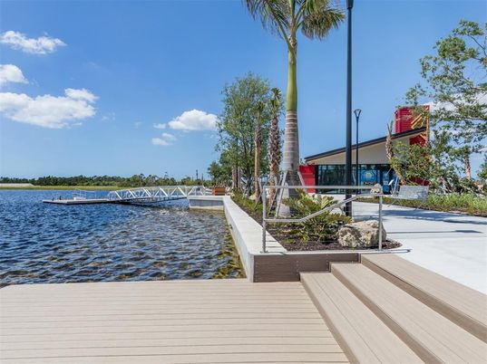 Exterior, Lake