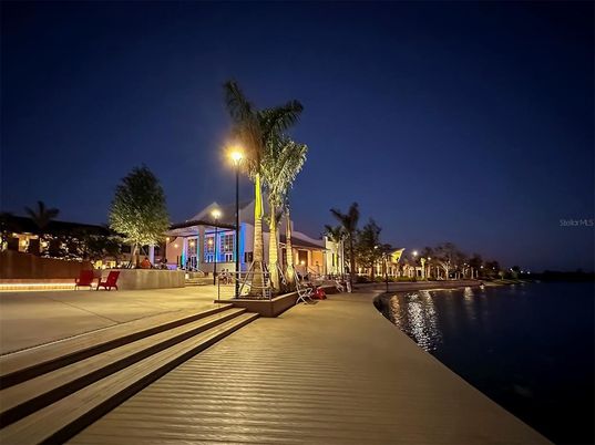 Exterior, Lake