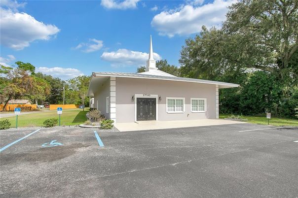 Backyard, Exterior, Facade, Ranch
