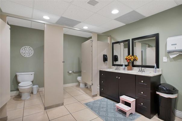 Bathroom, Dual Sink Vanities, Interior, Recessed Lighting