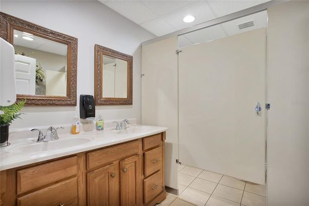 Bathroom, Dual Sink Vanities, Interior, Recessed Lighting