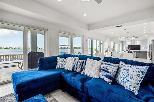 Interior, Kitchen, Living room, Pendant Lights, Recessed Lighting, Water