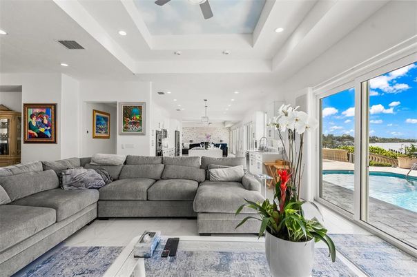 Interior, Kitchen, Living room, Pendant Lights, Recessed Lighting, Stainless Steel Appliances