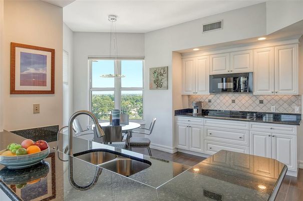 Dining room, Interior, Kitchen, Pendant Lights, Recessed Lighting, Wood Texture Flooring