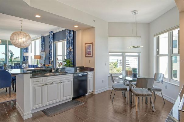 Dining room, Interior, Kitchen, Pendant Lights, Recessed Lighting, Wood Texture Flooring