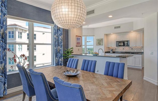 Dining room, Interior, Kitchen, Pendant Lights, Recessed Lighting, Wood Texture Flooring