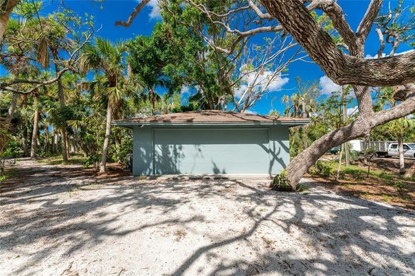 Detached Garage, Exterior