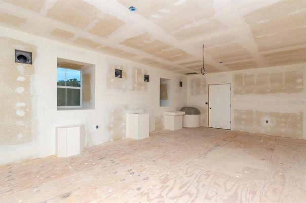 Empty room, Interior