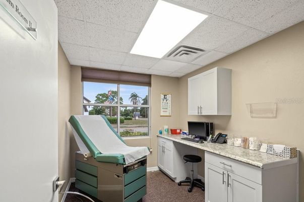 Home Office, Interior