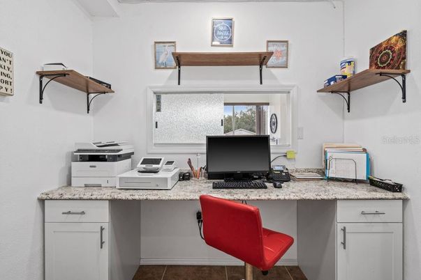 Home Office, Interior