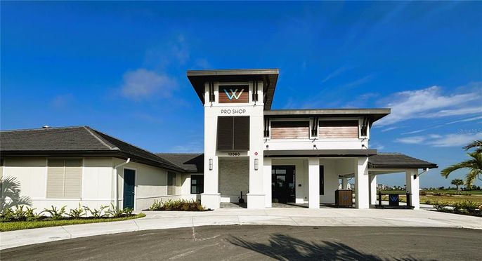 Exterior, Facade, Modern