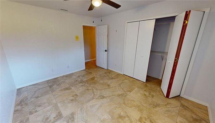 Empty room, Interior