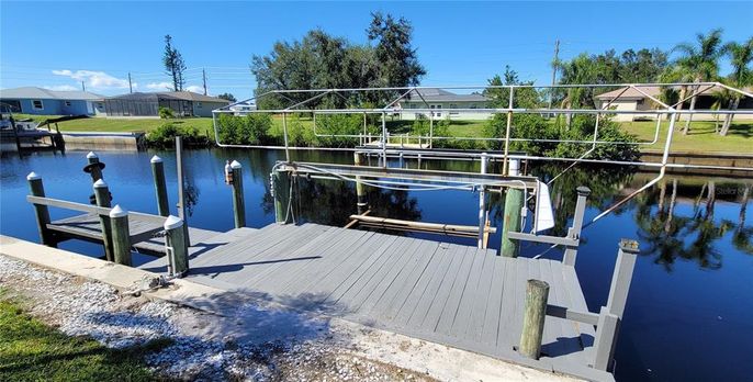Exterior, Lake