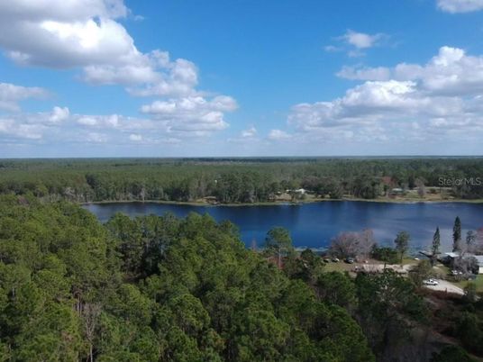 Exterior, Lake