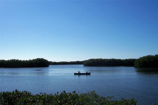 Exterior, Lake