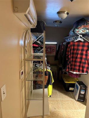 Interior, Walk-in Closets