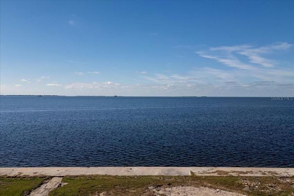 Exterior, Lake