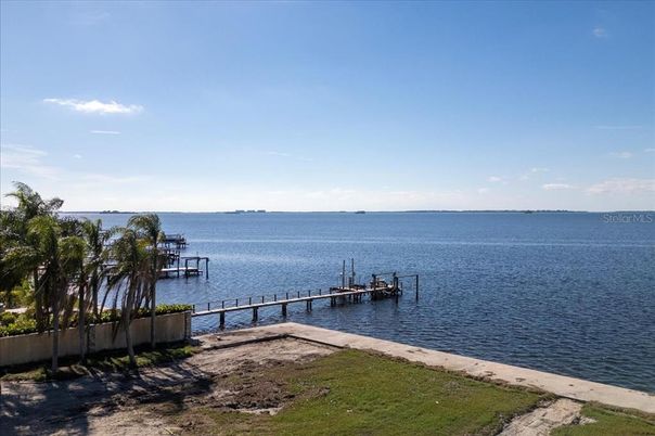 Exterior, Lake