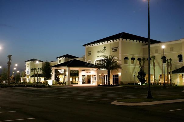 Exterior, Facade, Modern