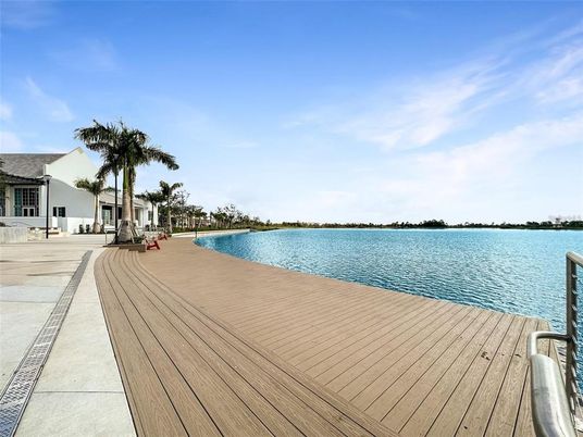 Exterior, Lake