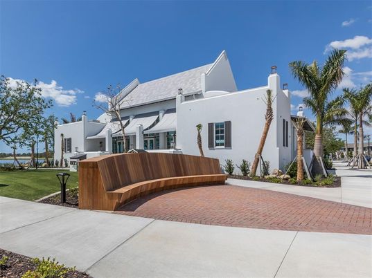 Backyard, Exterior, Facade, Modern