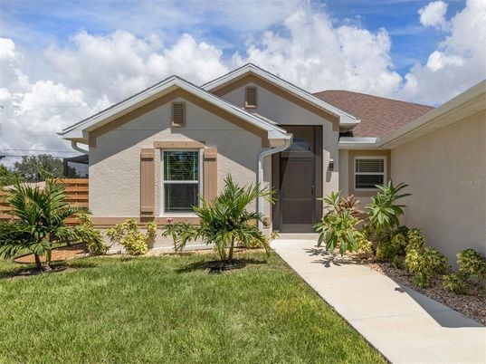 Exterior, Facade, American Craftsman