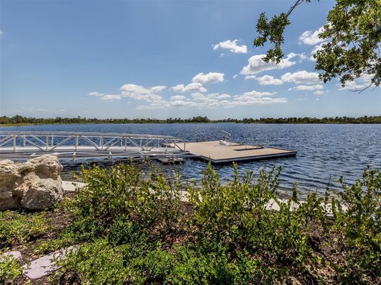 Exterior, Lake