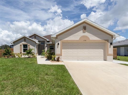 Attached, Exterior, Facade, American Craftsman