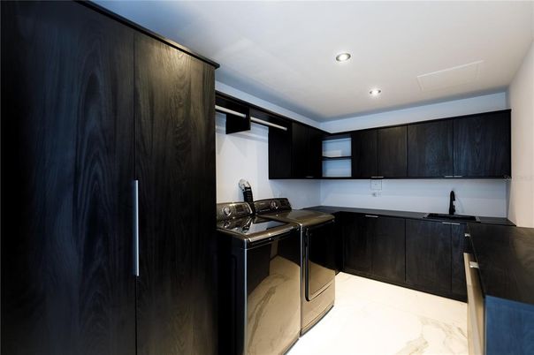 Interior, Marble, Recessed Lighting, Washer