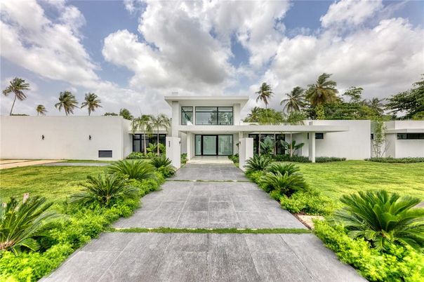 Backyard, Exterior, Facade, Modern