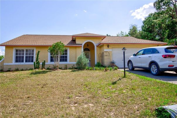 Attached, Exterior, Facade, Ranch
