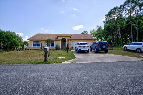 Attached, Exterior, Facade, Ranch