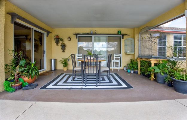 Dining room, Exterior