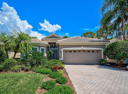 Attached, Exterior, Facade, Mediterranean