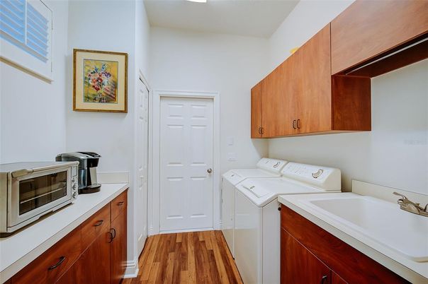 Interior, Washer, Wood Texture Flooring