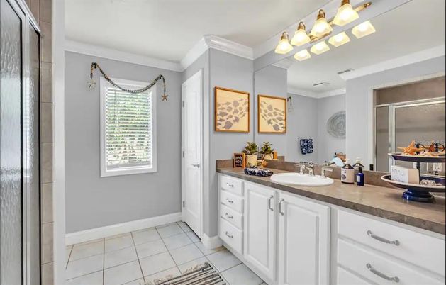 Bathroom, Dual Sink Vanities, Interior