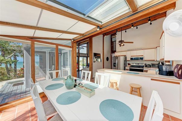 Dining room, Interior, Kitchen, Stainless Steel Appliances