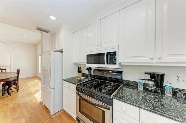 Dining room, Interior, Kitchen, Recessed Lighting, Wood Texture Flooring
