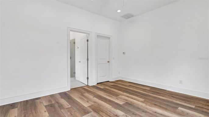 Empty room, Interior, Recessed Lighting, Wood Texture Flooring
