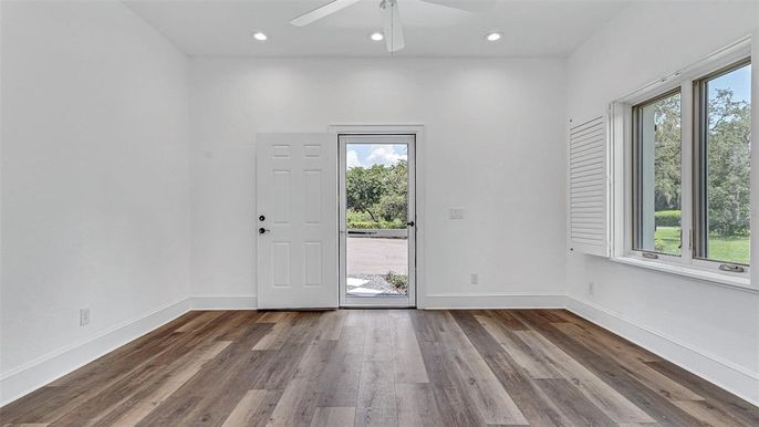 Empty room, Interior, Recessed Lighting, Wood Texture Flooring