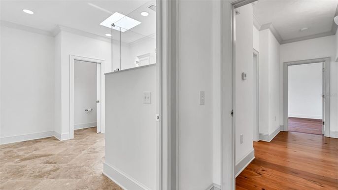 Interior, Recessed Lighting, Wood Texture Flooring